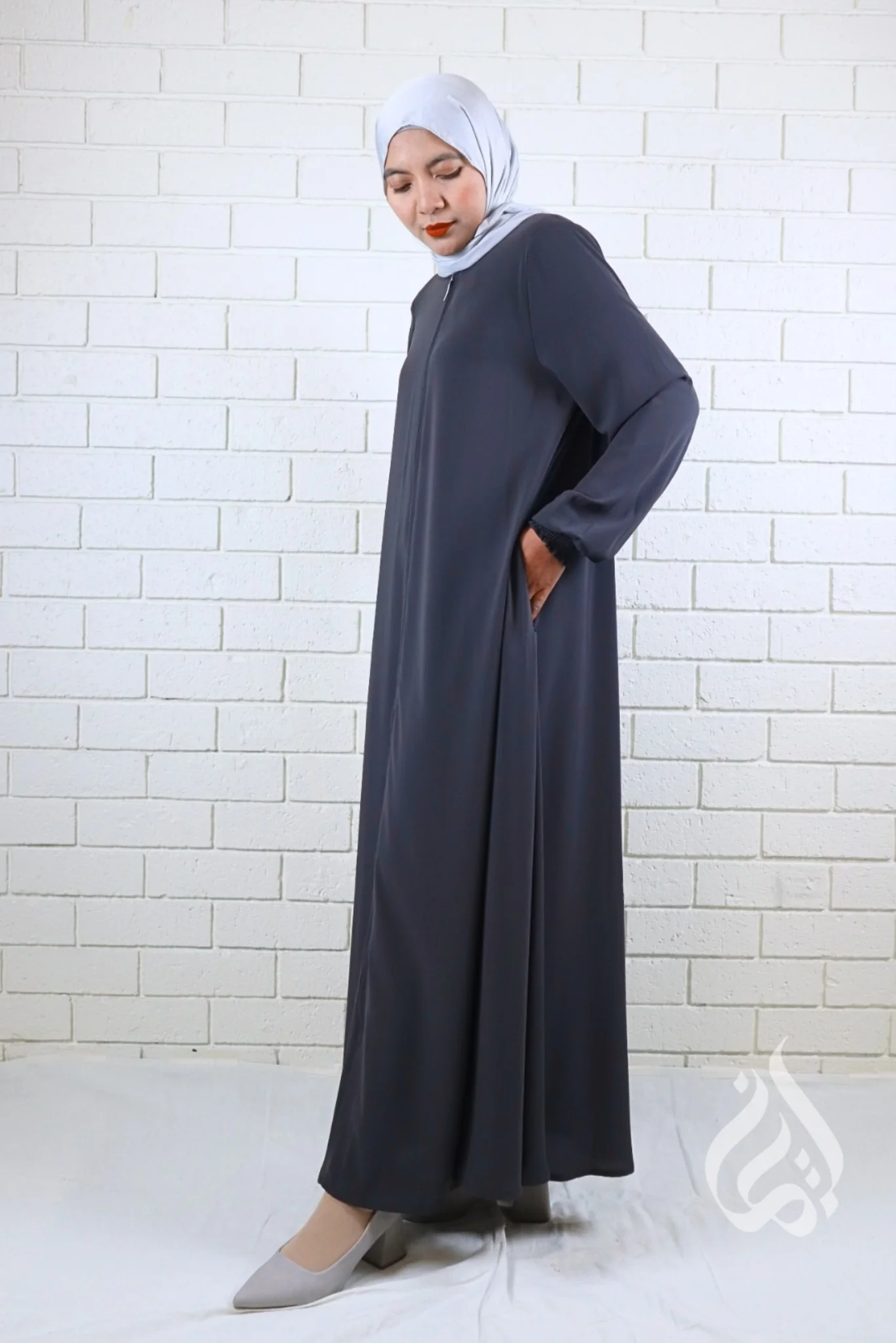 Front Zipped Abaya - Grey - Image 4