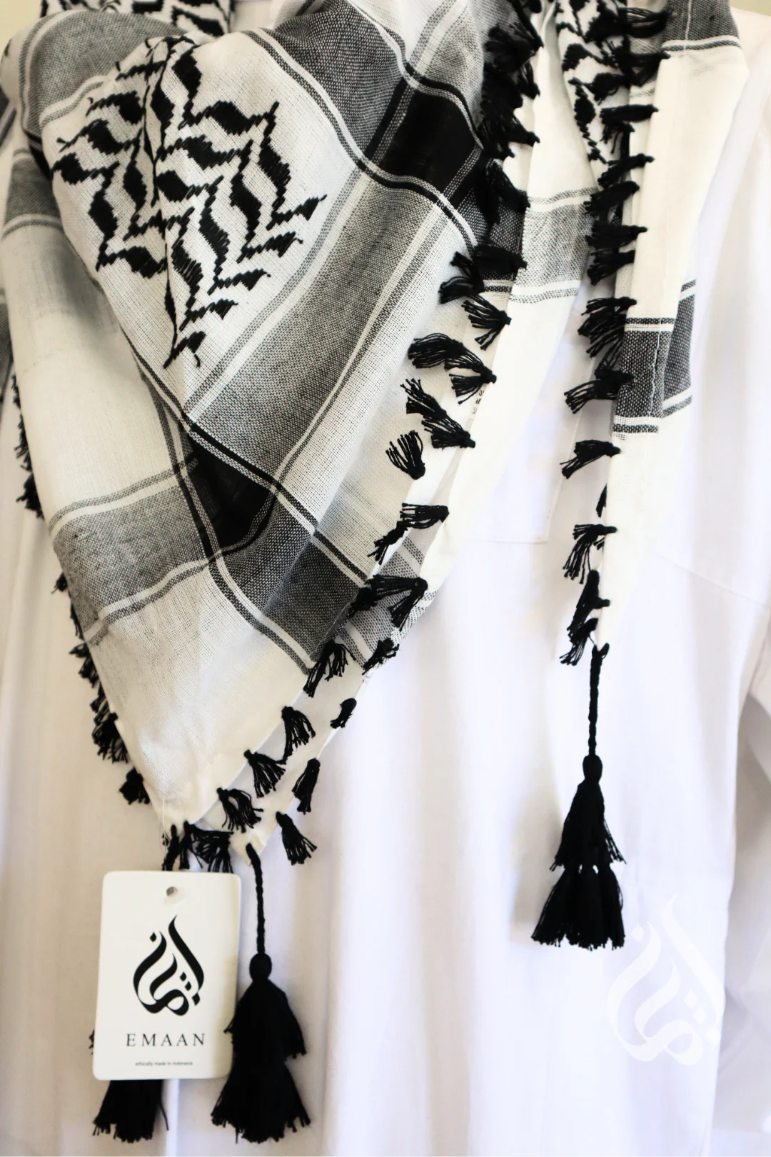 Kufiyeh Scarf (Traditional Colours) - Image 7